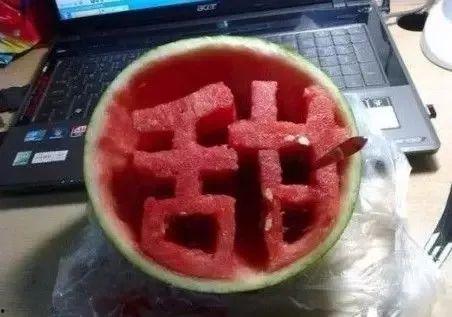 泡泡吃瓜奇葩汇总,盘点那些让人捧腹的奇葩事件