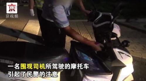 司机化身吃瓜,揭秘日常趣事